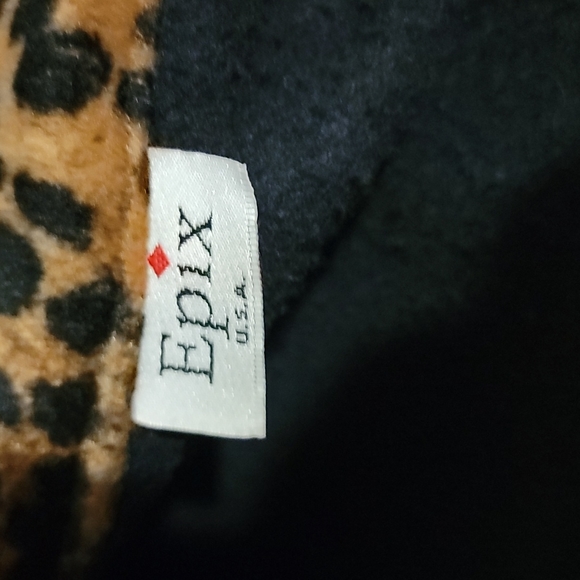 Black Lightweight Fleece coat with Leopard accent - Picture 5 of 7